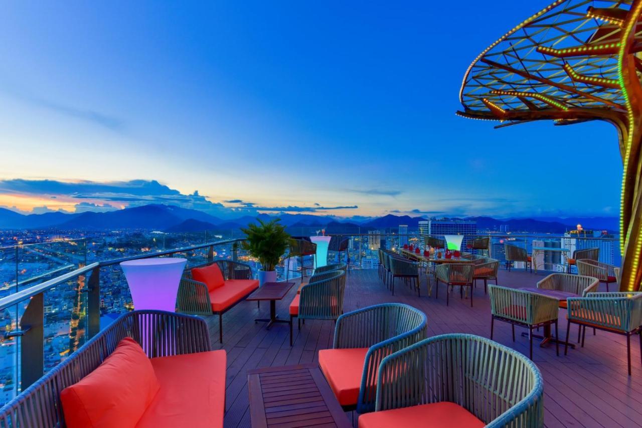 Regalia Gold Hotel Nha Trang Exterior photo Sky Bar