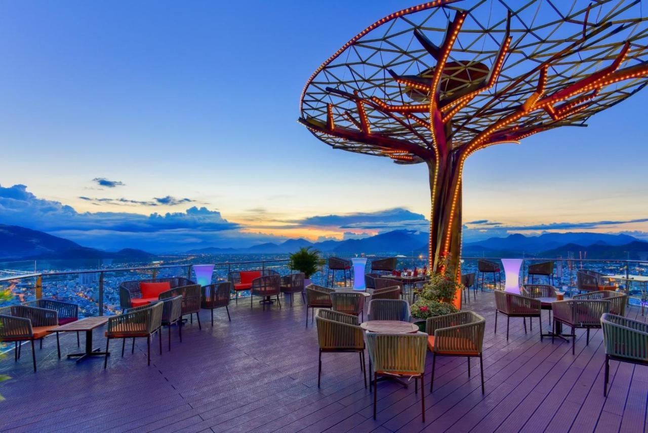 Regalia Gold Hotel Nha Trang Exterior photo Sky Bar