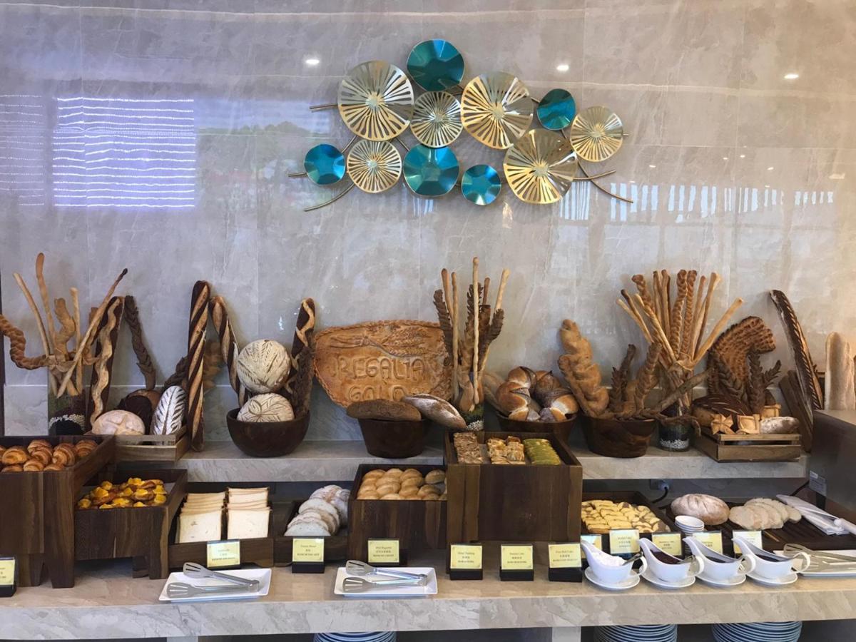 Regalia Gold Hotel Nha Trang Exterior photo A bread station at a hotel