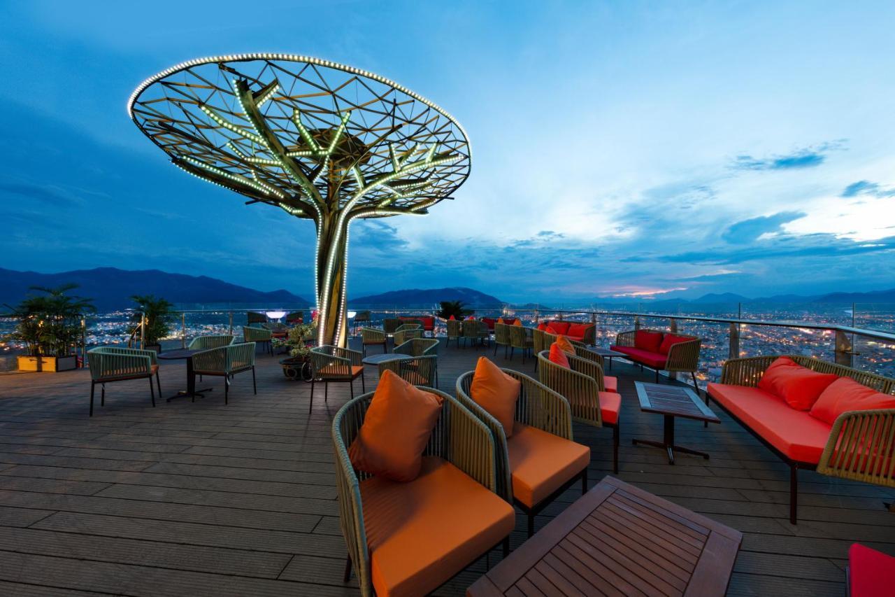 Regalia Gold Hotel Nha Trang Exterior photo Sky Bar