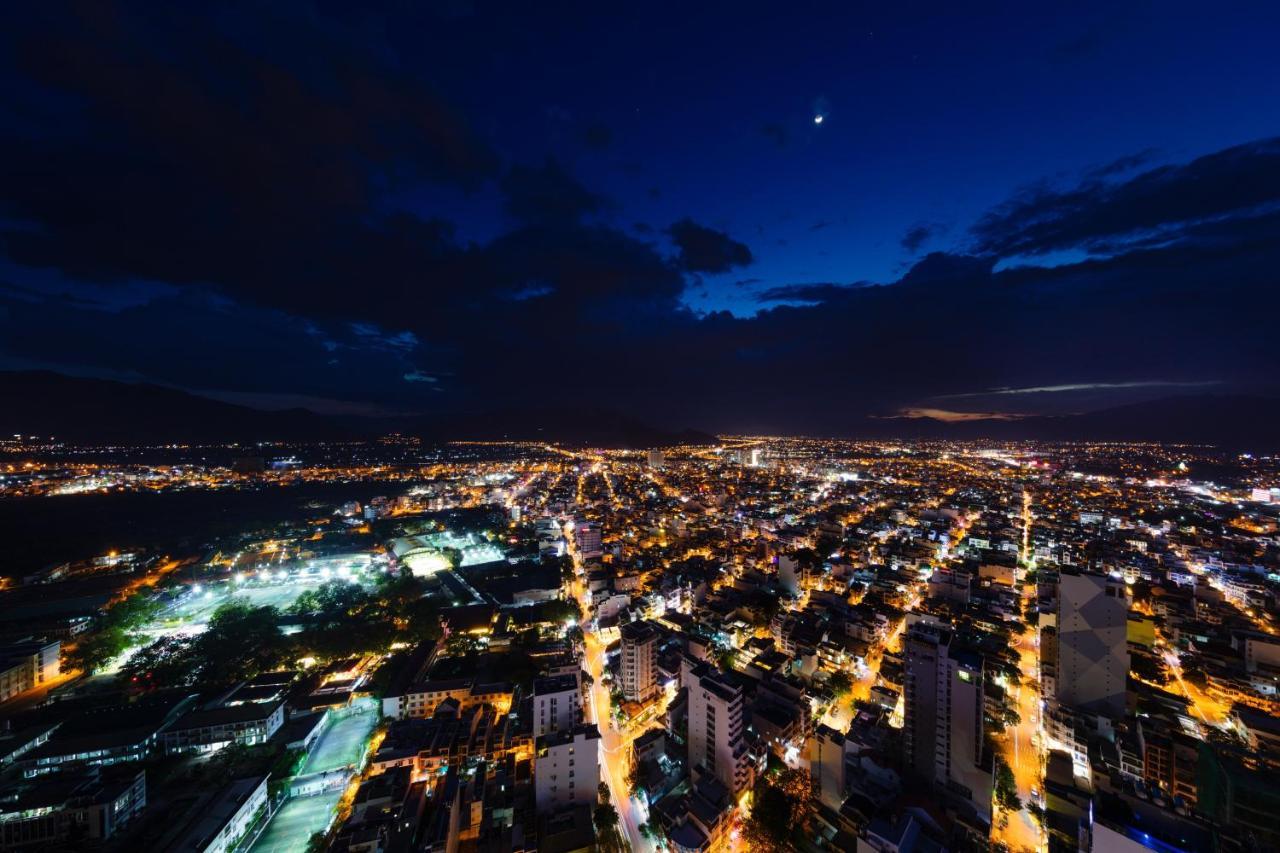 Regalia Gold Hotel Nha Trang Exterior photo Athens at night